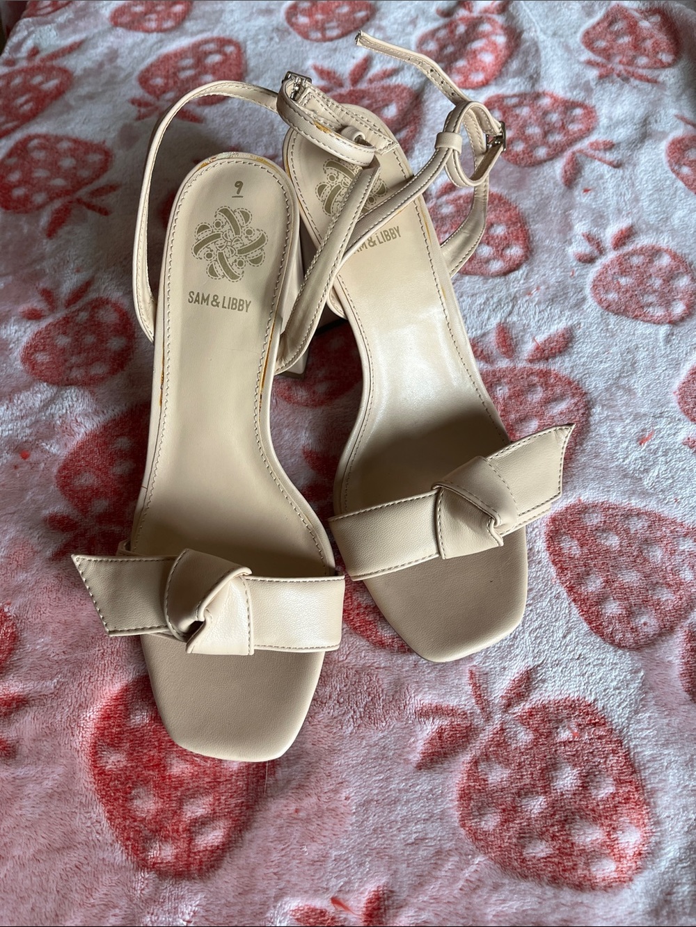 Sam & Libby Beige Knot Front Ankle-Strap Heels: worn twice. Super comfortable!